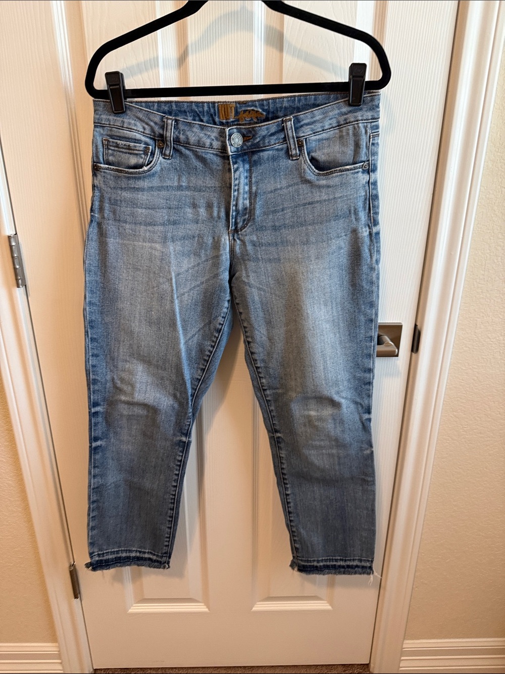Kut from the Kloth Light Blue Cropped Ankle Jeans with Raw Hem
